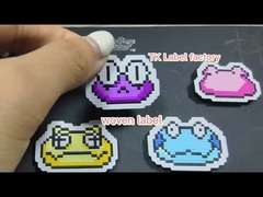 Label Pakaian Lipat Tenun Kepadatan Tinggi Kustom Menggunakan Teknik Tepi Kain