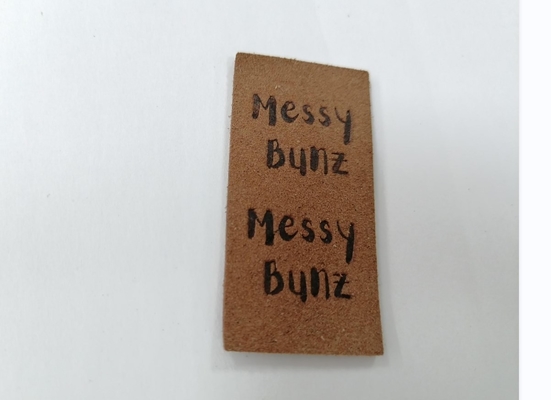 Suede Microfiber PU Leather Label Bisa Dicuci Dengan Logo Timbul