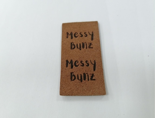 Suede Microfiber PU Leather Label Bisa Dicuci Dengan Logo Timbul