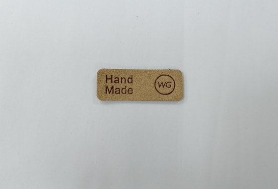 Logo Timbul Microfiber PU Leather Patch Label yang Dapat Dicuci Menjahit Pakaian