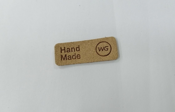 Logo Timbul Microfiber PU Leather Patch Label yang Dapat Dicuci Menjahit Pakaian