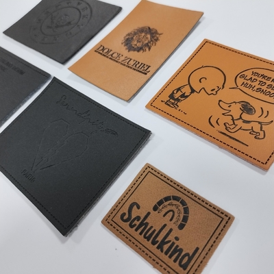 Microfiber Embossed Logo PU Leather Label Menjahit Pakaian Sesuaikan Desain