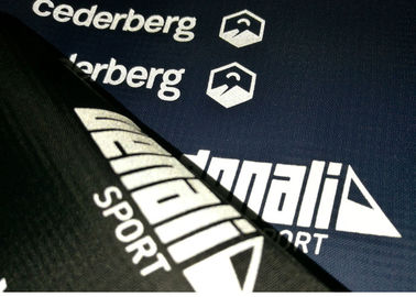 Merk Elastisitas Tinggi Logo Label Press Reflektif Heat Press Tagless untuk Suit Ski