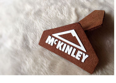 Desain Mode Logo Karet Patch Pakaian Pvc Label 100% Silicone With Shinny Effect