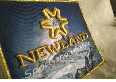 Logo yang Dibesarkan 3D Woven Custom Bordir Patch Sew On Cloth Badges