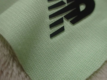 Dua Lapisan Warna Silicon Heat Transfer Label Pakaian Dengan Soft Hand Feel Untuk Outdoor Garment