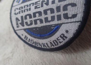 Sisi Ganda Poliester Patch Kain Kustom Garmen Label Pencetakan Barcode