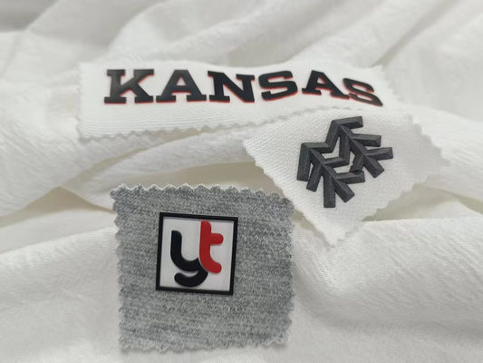 Transfer 3D Kecepatan Tinggi Label Pakaian Silikon Badge Transfer panas untuk Kain