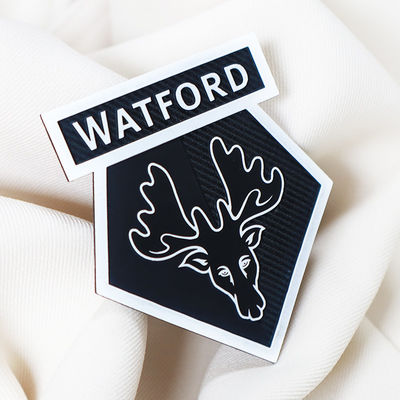 3D Embossed Silicone Heat Transfer Rubber Patches Label Putih pada Pakaian