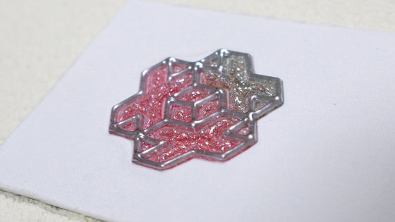 Setrika Pabrik pada Label Stiker Transfer Panas Warna Chrome Mengkilap untuk Kemeja Label Pakaian TPU Kustom