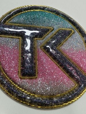 Desain Ungu Transfer Panas Kustom Efek Holografik Berwarna Pelangi Metalik Soft TPU Patches Untuk Jeans