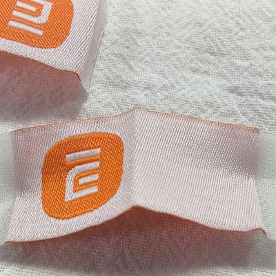 Label Tenun Pakaian Kepadatan Tinggi Kustom Penutup Buku Lipat Tag Untuk Tas Pakaian