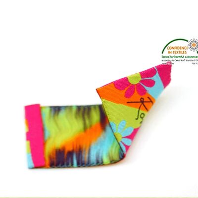 Grosir Huruf Kustom Logo Potong Lurus Hem Tag Jahit pada Pakaian Label Tenun Damask Berwarna-warni untuk Pakaian