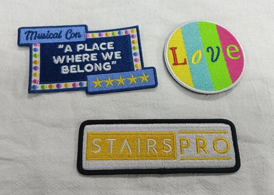 Embroideri Pakaian Lencana Desain Mode Pakaian Kain Tenun Warna Tahan Lama Tambalan Pakaian