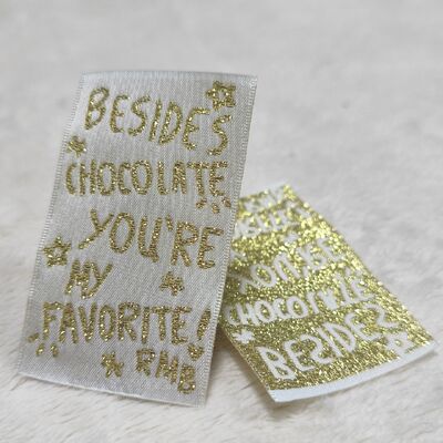 Pakaian Custom Label Tenun Produsen Satin Hang Tags Logo Merek Cetak Baja Tulis Polyester Pakaian Penggunaan