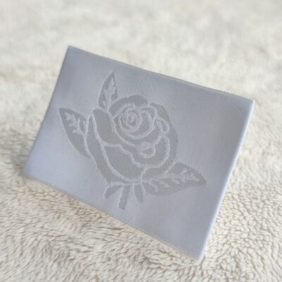 Pakaian Custom Label Tenun Produsen Satin Hang Tags Logo Merek Cetak Baja Tulis Polyester Pakaian Penggunaan