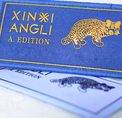 Label Sablon Sutra Kain Kustom - Label Cetak Logo Merek Pola Macan Tutul untuk Aksesori Pakaian