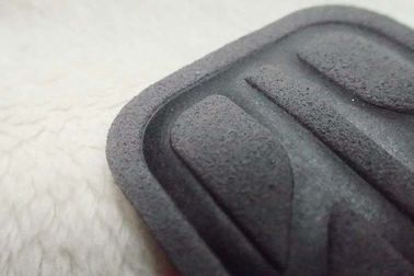 Abu-abu Lembut Label Microfiber Ramah Lingkungan, Costom Logo Frekuensi Tinggi Untuk Pakaian