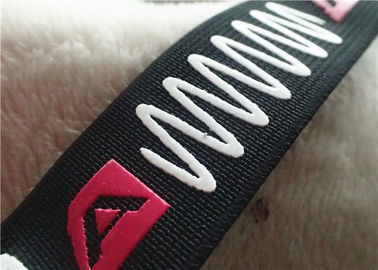 Permukaan Halus Merasakan Tali Elastis Jacquard Band Elastis Dengan Sablon Silikon Logo