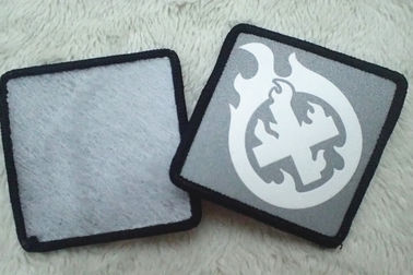 Label Layar Sablon Reflektif Perak Kustom, Patch TPU Lembut Untuk Pakaian