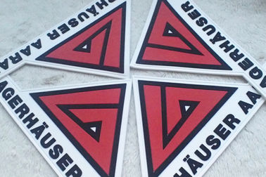 Lencana Silikon Timbul Merah Dan Putih Disesuaikan Logo Karet Lembut Patch PVC