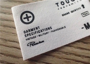 Label Pakaian Tenun Katun Dengan Latar Belakang Putih Dan Pencetakan Logo Grafis