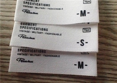 Label Pakaian Tenun Katun Dengan Latar Belakang Putih Dan Pencetakan Logo Grafis