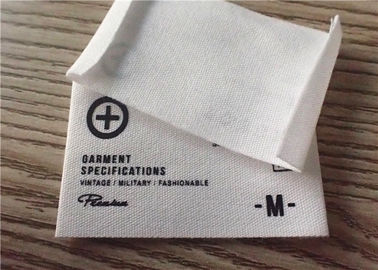 Label Pakaian Tenun Katun Dengan Latar Belakang Putih Dan Pencetakan Logo Grafis