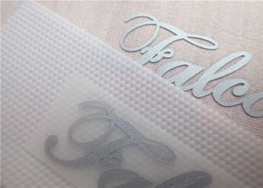 Kustomisasi Font Dan Warna Label Pakaian Transfer Panas / Silikon Label Panas Tekan