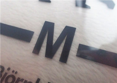 Silk Screen Charcoal Grey Ink Heat Transfer Label Pakaian Untuk Kaos