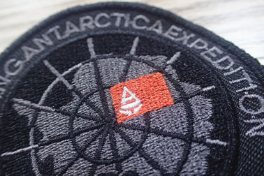 Patch Pakaian Kustom Poliester Hitam yang Dapat Dicuci / Perekat Bordir Bersulam