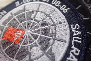 Patch Pakaian Kustom Poliester Hitam yang Dapat Dicuci / Perekat Bordir Bersulam