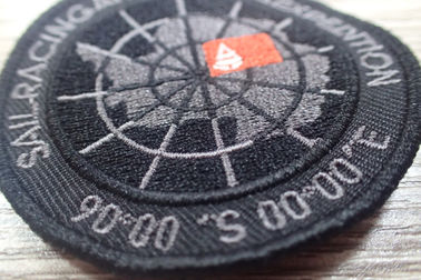 Patch Pakaian Kustom Poliester Hitam yang Dapat Dicuci / Perekat Bordir Bersulam