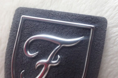 Kustom Heat Transfer Embossed Leather Patch 3D Logo Pada Suede, Label TPU Pakaian