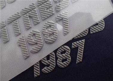 Mengangkat Logo Transfer Panas Permukaan Twill Flash Perak Efek Tiga Dimensi