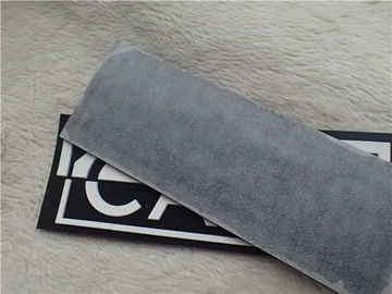 Patch karet silikon ganda warna 3D Logo hitam lembut Microfiber ditanam