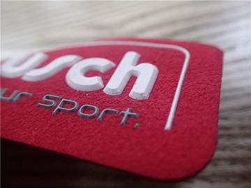 Tahan Lama Lembut Suede Merah Kustom Karet Logo Patch Injeksi Dua Warna
