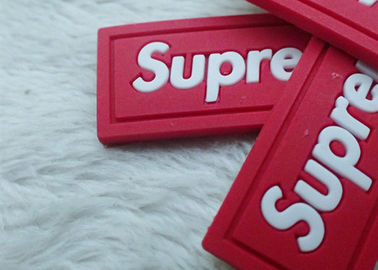 Patch Pemisahan Warna Baju Karet Logo / Label Karet PVC