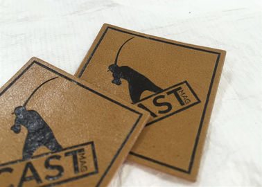Harga terbaik disesuaikan pu label timbul / patch label kulit logam untuk pakaian garmen