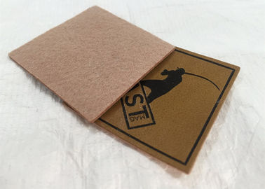 Harga terbaik disesuaikan pu label timbul / patch label kulit logam untuk pakaian garmen