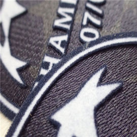 Lingkaran Bentuk Kustom Pakaian Patch Lembut Perpindahan panas Tatami Berkelompok Dengan Logo Champion