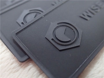 Shiny Black TPU Custom Clothing Patches Ukuran 3 * 4.5cm Tahan Aus