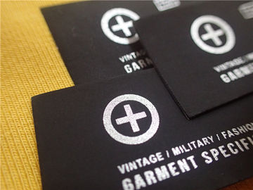 Ketebalan 0,5mm Heat Transfer Pakaian Tag Dicetak Perak Reflektif Logo Pada TPU Lembut