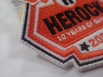 Bentuk Setengah Lingkaran Kustom Patch Bordir Laser Basis Finishing