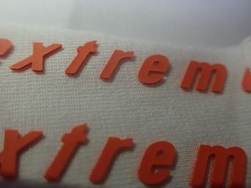 Tinta Normal Dari Label Pakaian Transfer Panas Kepadatan Tinggi Bentuk Disesuaikan