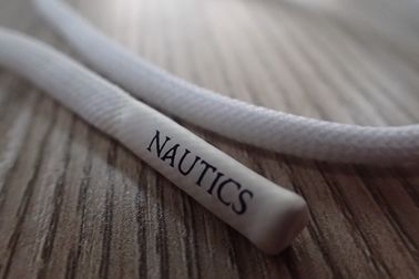 Logo Kustom Non Polyester Cord Cord Dengan Matt Silicone Endings Untuk Hoodie ， Pakaian