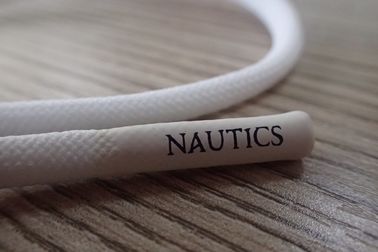Logo Kustom Non Polyester Cord Cord Dengan Matt Silicone Endings Untuk Hoodie ， Pakaian