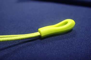 TPU Karet Penarik Ritsleting Tidak Beracun Dengan Tali Poliester Mudah Dibentuk