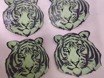 Besi Ramah Lingkungan Pada Garmen Patch Panas Seal Karet