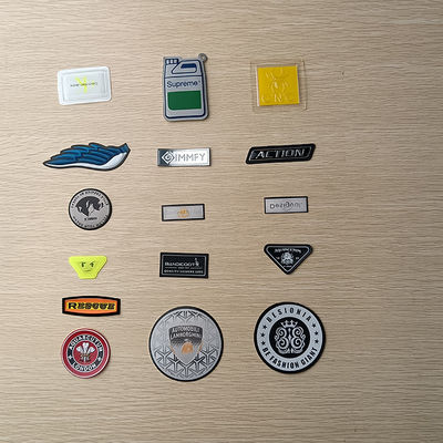 3mm Tebal 3D Debossed Nama Logo TPU Lencana Patch Label untuk Tas